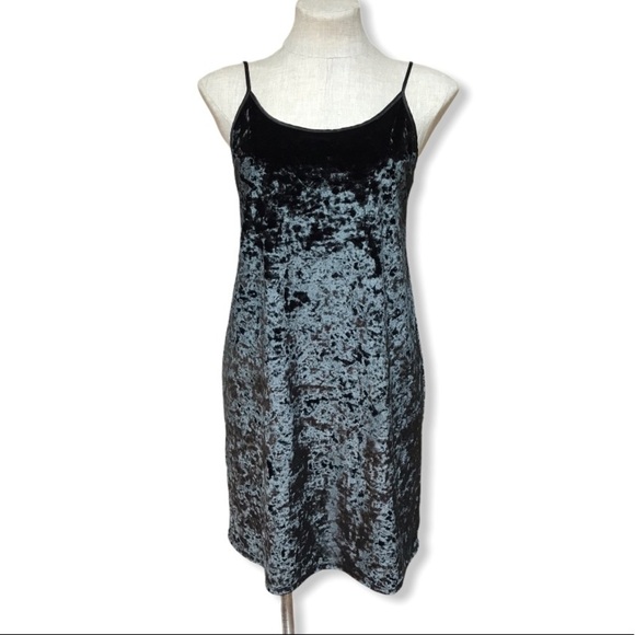 NEW! Victoria’s Secret Crushed Velvet Slip Dress M - Picture 1 of 6